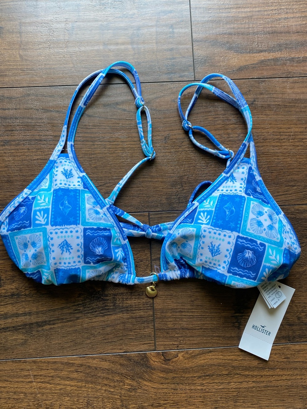 NWT Hollister Seashell Triangle Bikini Top